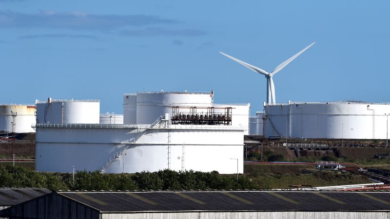 NextImg:UK extends household energy subsidies for another three months | CNN Business