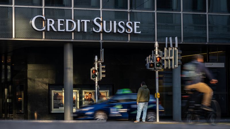 NextImg:Why banking fears just came roaring back | CNN Business