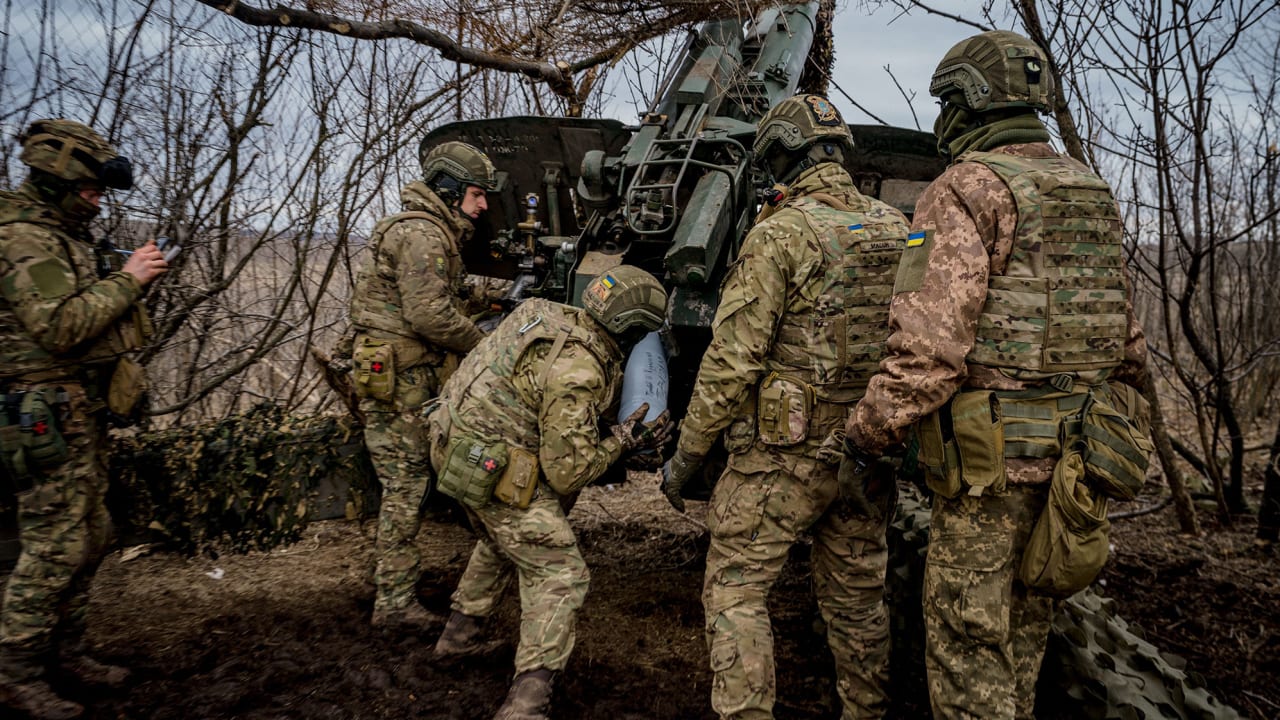 TOPSHOT - Ukrainian servicemen load a 152 mm shell into a Msta-B howitzer to fire towards Russian positions, near the frontline town of Bakhmut on March 2, 2023, amid the Russian invasion of Ukraine. (Photo by Dimitar DILKOFF / AFP) (Photo by DIMITAR DILKOFF/AFP via Getty Images)
