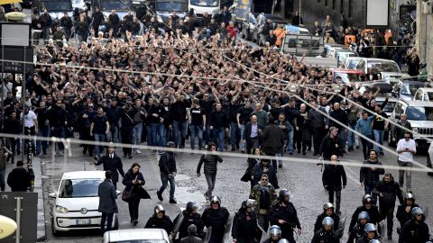 An estimated 400 ticketless Frankfurt fans traveled to Naples.