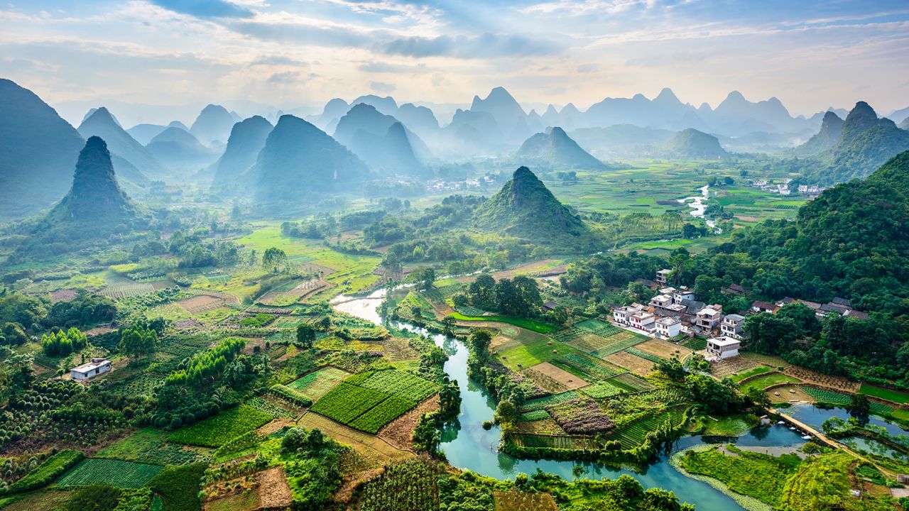 The breathtaking landscapes of Guilin are among the many reasons to visit Guangxi province.