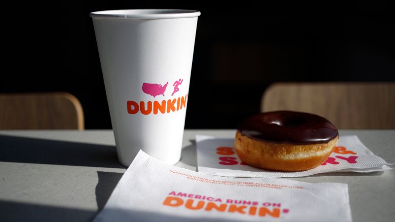 NextImg:Dunkin' is retiring a fan-favorite drink | CNN Business