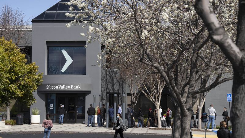 NextImg:'I am personally sticking with SVB.' Prominent tech figures pledge support for bank | CNN Business