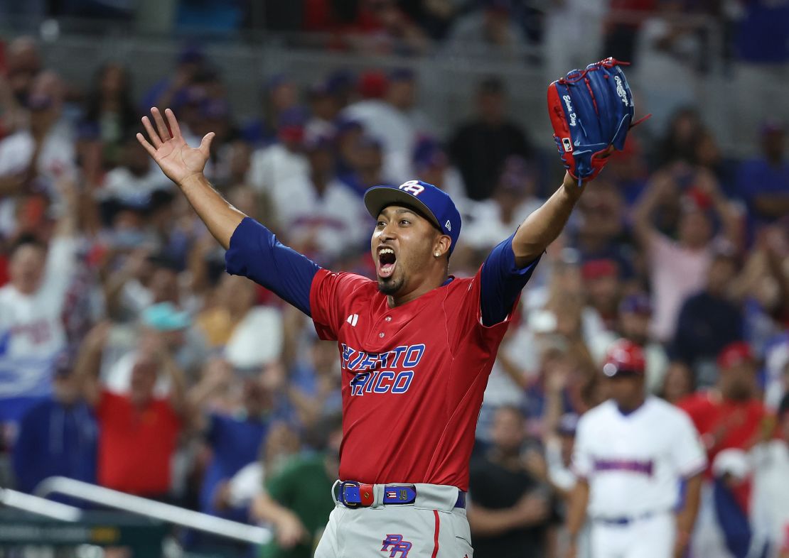 Díaz celebrates against the Dominican Republic.