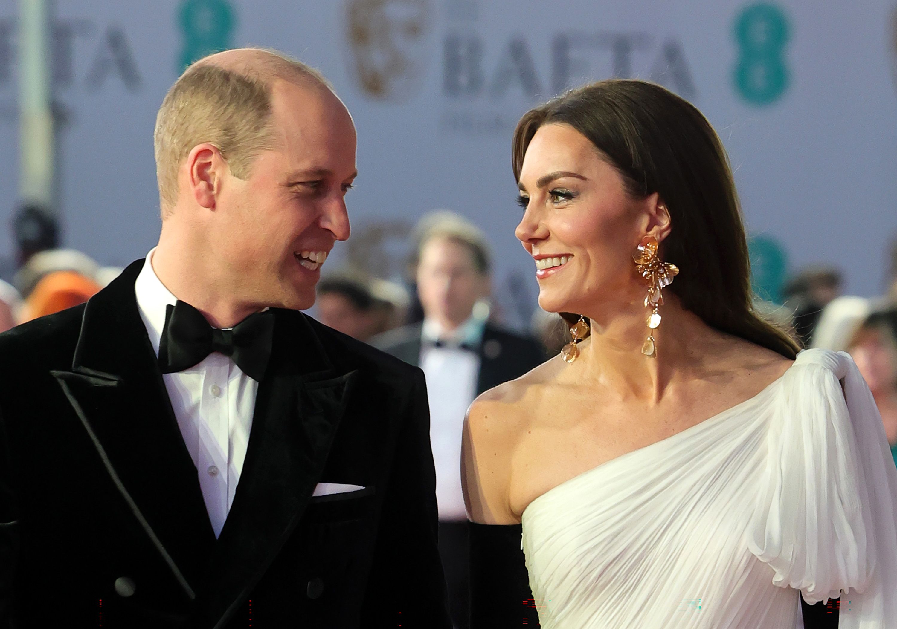 Cater Dierentuin haat The Crown' Season 6 will include Prince William meeting Kate Middleton | CNN