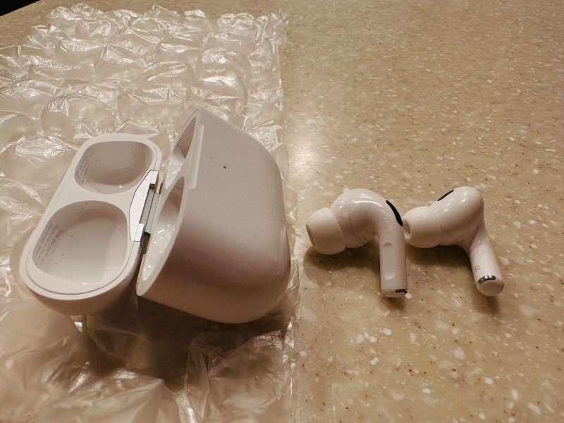 This woman left her AirPods on a plane. She tracked them to an