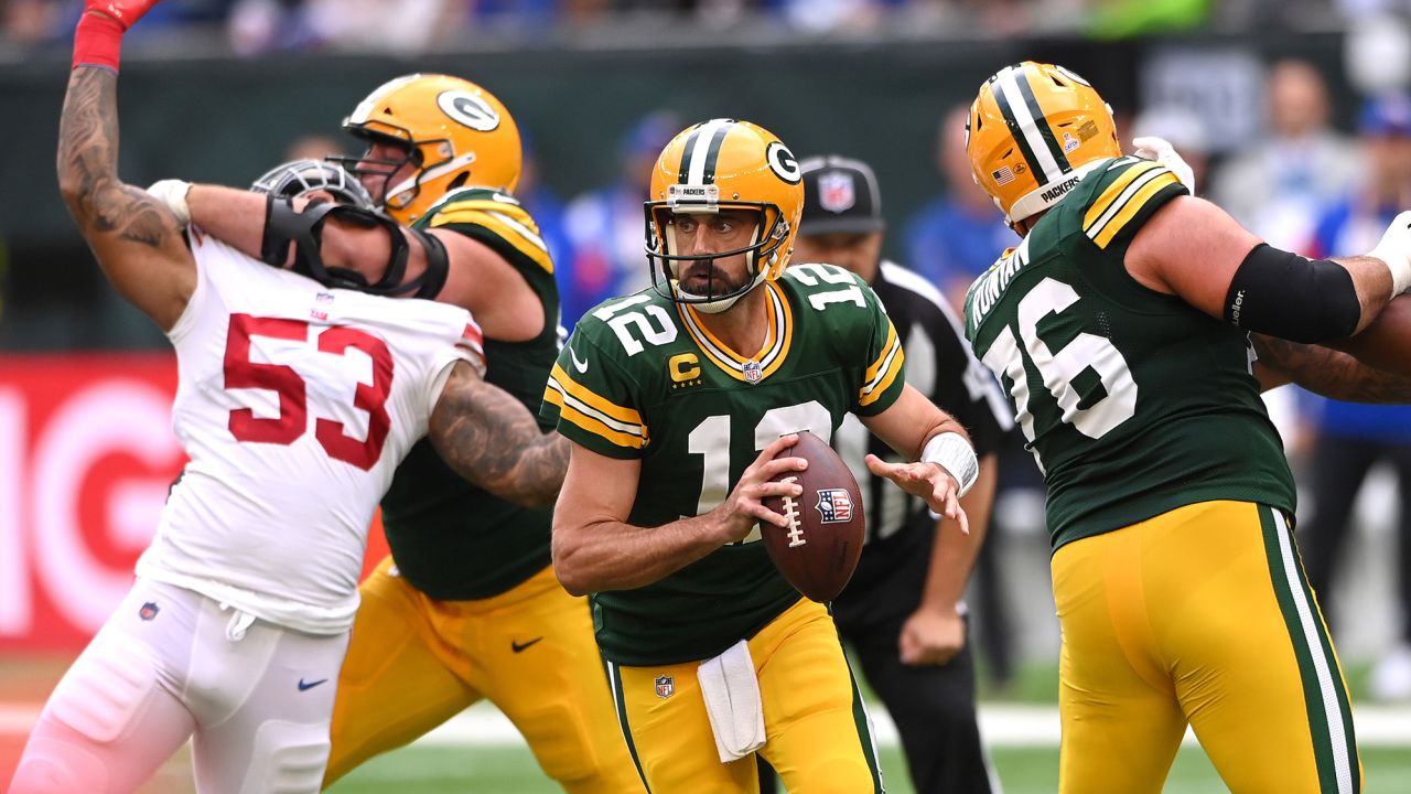 Aaron Rodgers looks to pass against the New York Giants at Tottenham Hotspur Stadium on October 9, 2022.