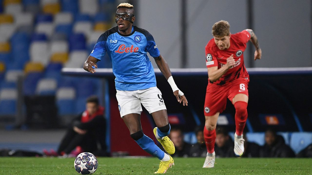 Napoli's Victor Osimhen and Djibril Sow of Eintracht Frankfurt compete for the ball during the two team's Champions League game.