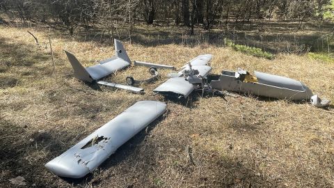 Un Mugin-5, un vehículo aéreo no tripulado (UAV) comercial fabricado por un fabricante chino, es derribado en el este de Ucrania.