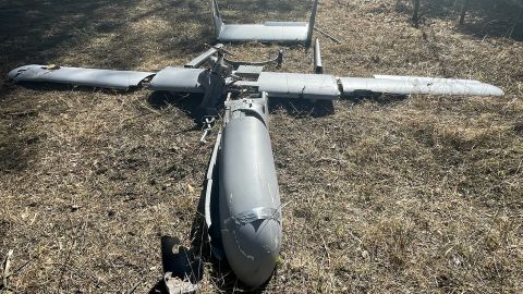 وقال مقاتلون أوكرانيون إن طائرة موجين -5 التي أسقطوها تم تحديثها لتحمل قنبلة