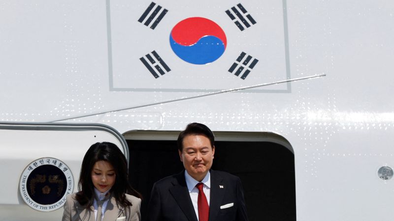 Japan and South Korea agree to mend ties as leaders meet following years of dispute | CNN