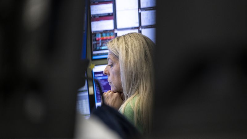 NextImg:Europe's banks are still at risk, regulator warns | CNN Business