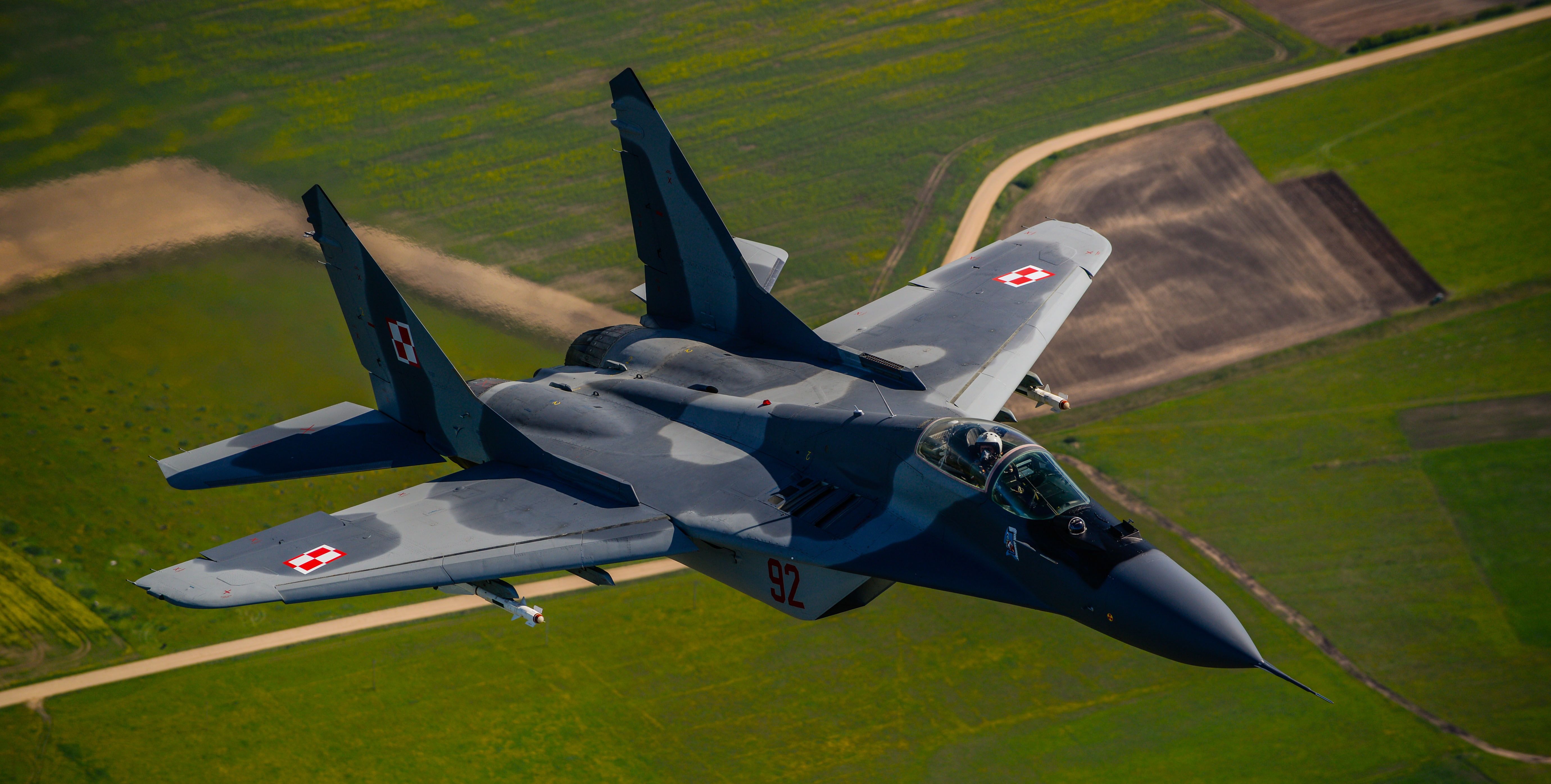 Poland Mig-29: Warsaw Becomes First Nato Member To Pledge Fighter Jets To  Ukraine | Cnn