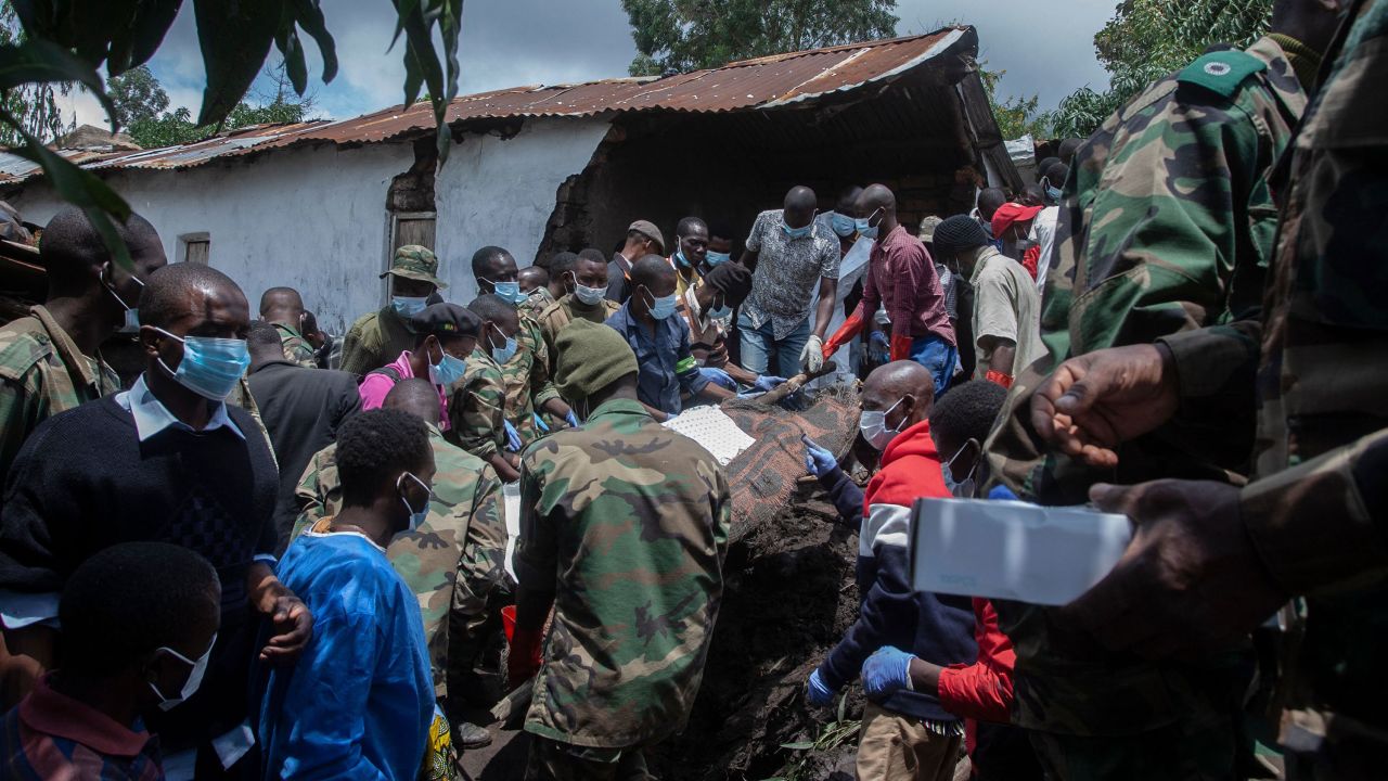 Malawi Defense Force soldiers recover a body of a victim of landslide at Manje informal settlement in Blantyre, southern Malawi, March 16, 2023.