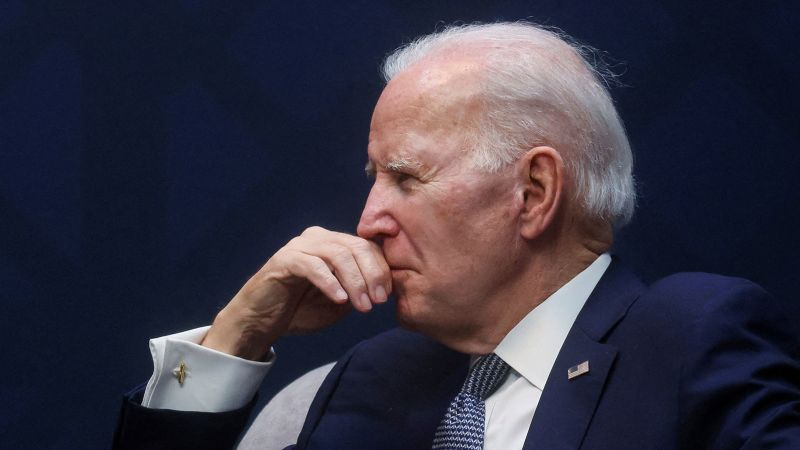 Read more about the article Biden faces massive political risks from banking turmoil – CNN