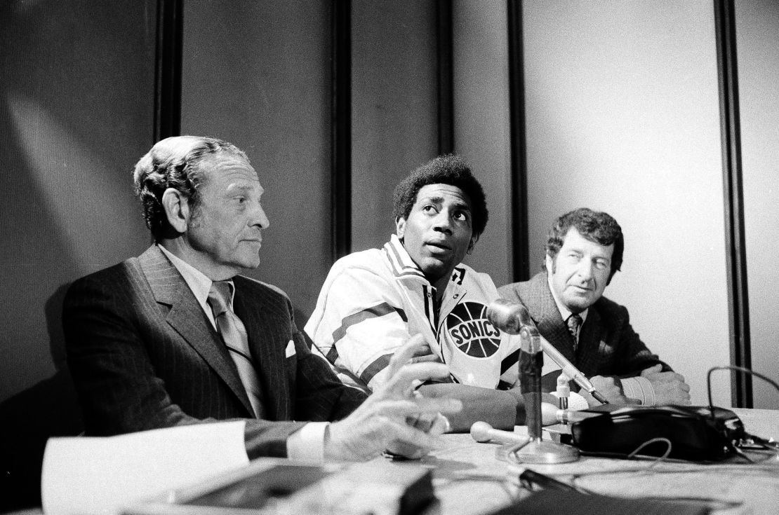 Spencer Haywood, center, who has just signed with the NBA Seattle SuperSonics, sits at a press conference in Seattle, Wash., Dec. 31, 1970. (AP Photo, File)