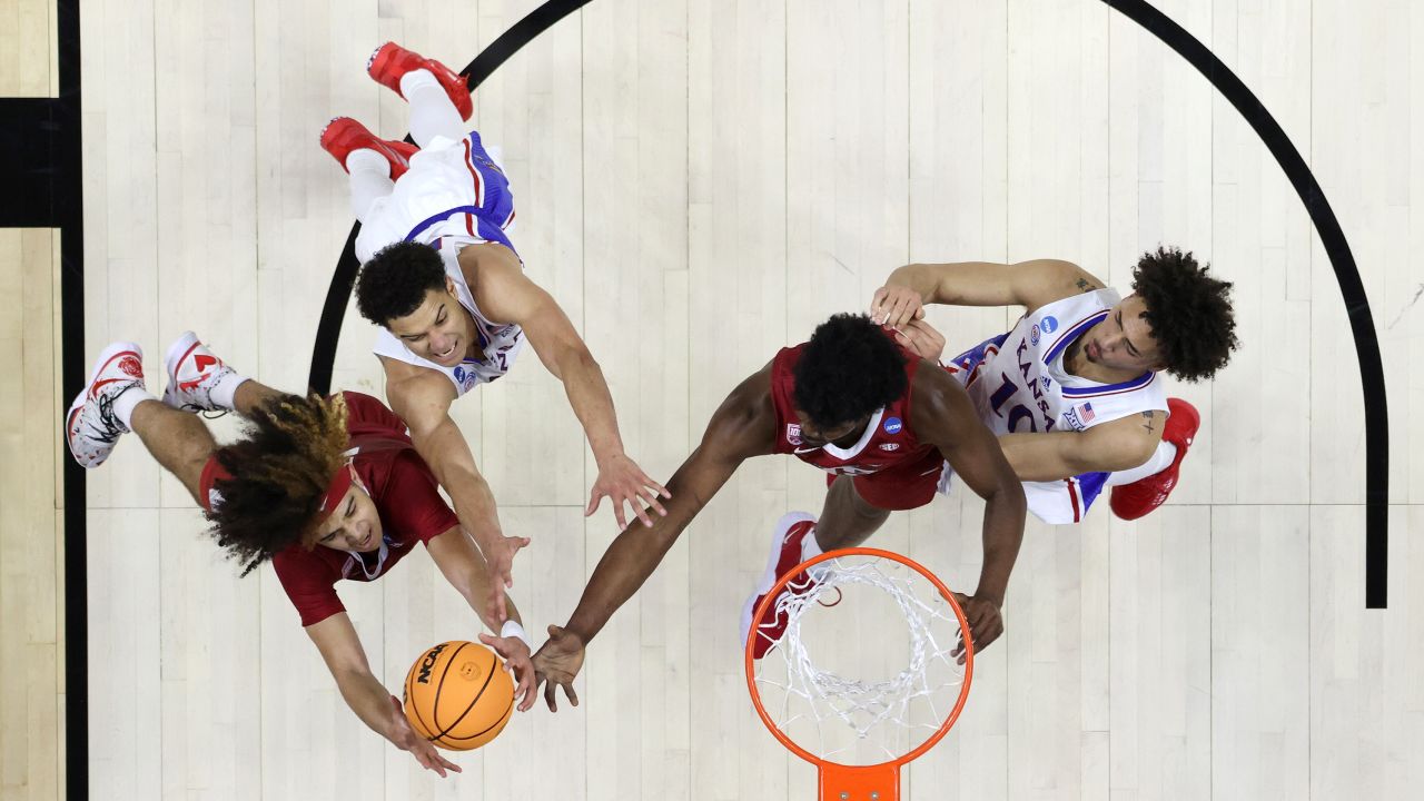 The Razorbacks held on to defeat the Jayhawks.