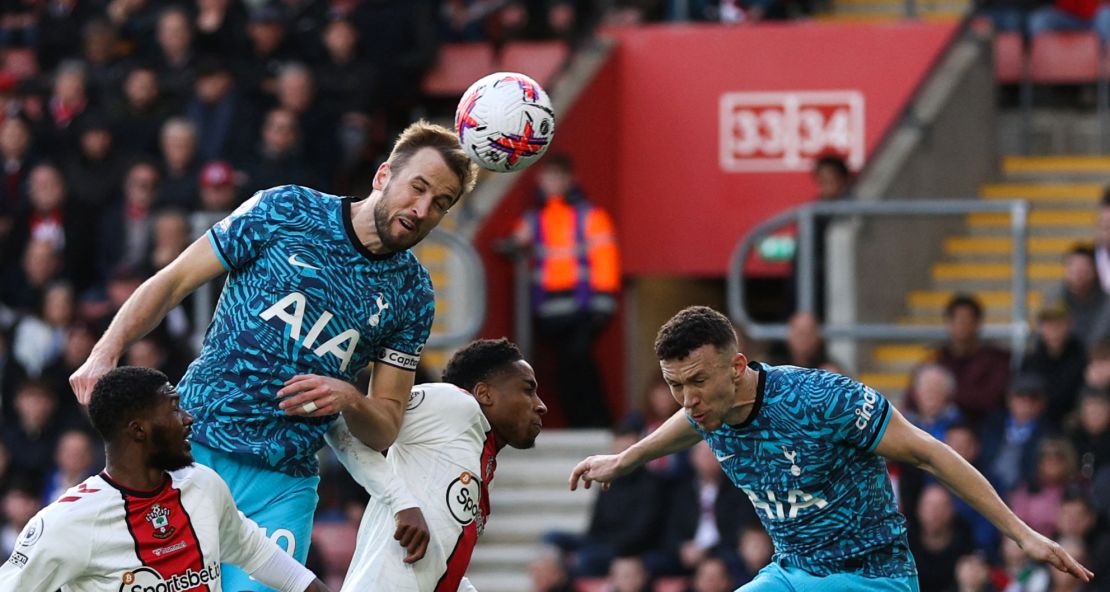 Harry Kane's header gave Spurs a 2-1 lead in the Premier League game against Southampon.