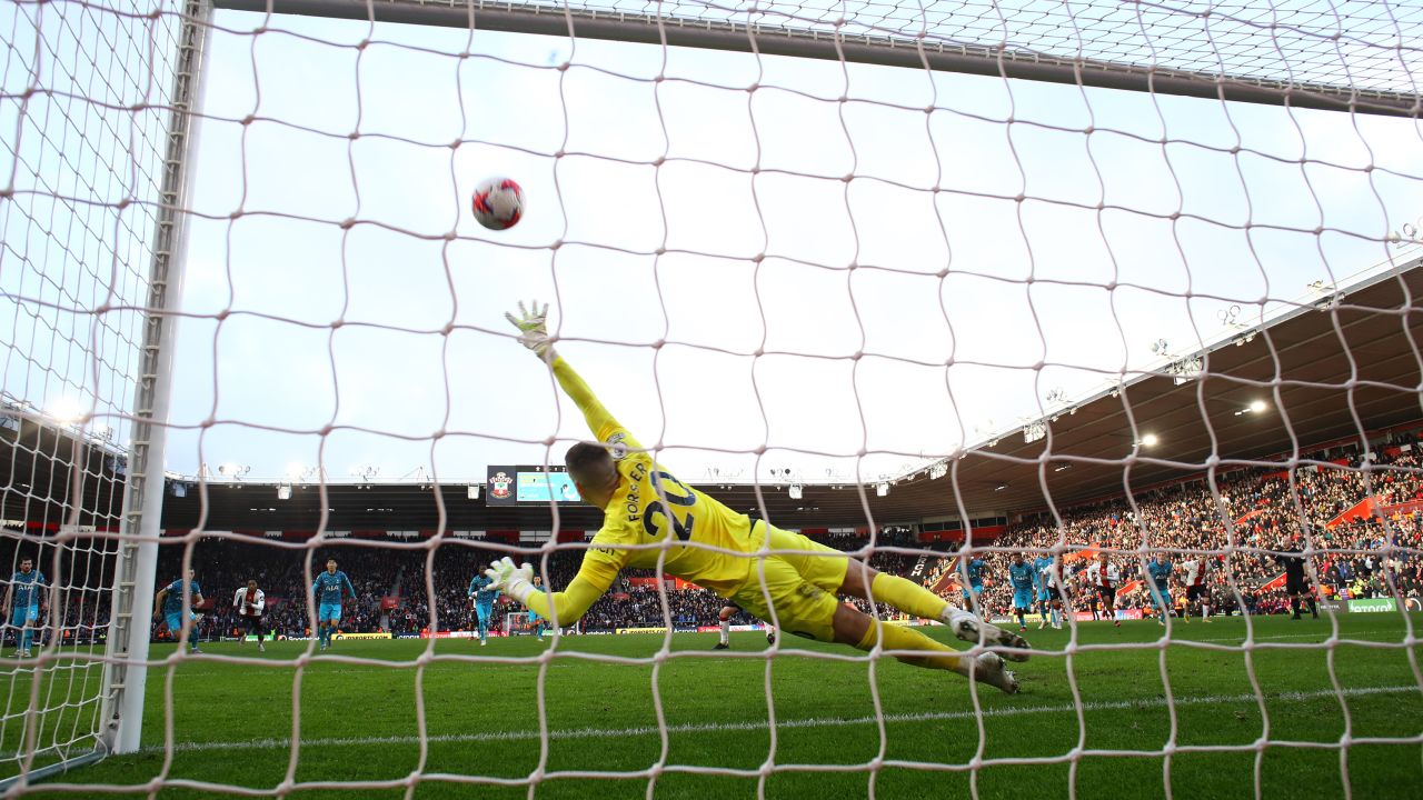 James Ward-Prowse scored a stoppage time penalty to grab a point for relegation-threatened Southampon.