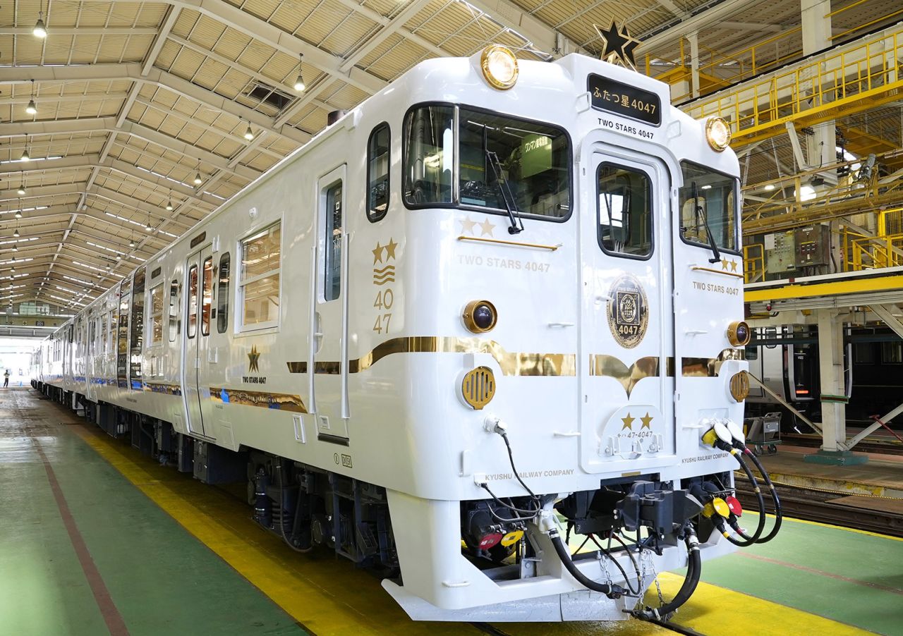 <strong>New trains, new routes:</strong> Kyushu Railway's new sightseeing train, "Two Stars 4047," operates on two coastal routes between Nagasaki and Saga prefecture's Takeo Onsen hot spring resort on the southwestern Japanese island of Kyushu.
