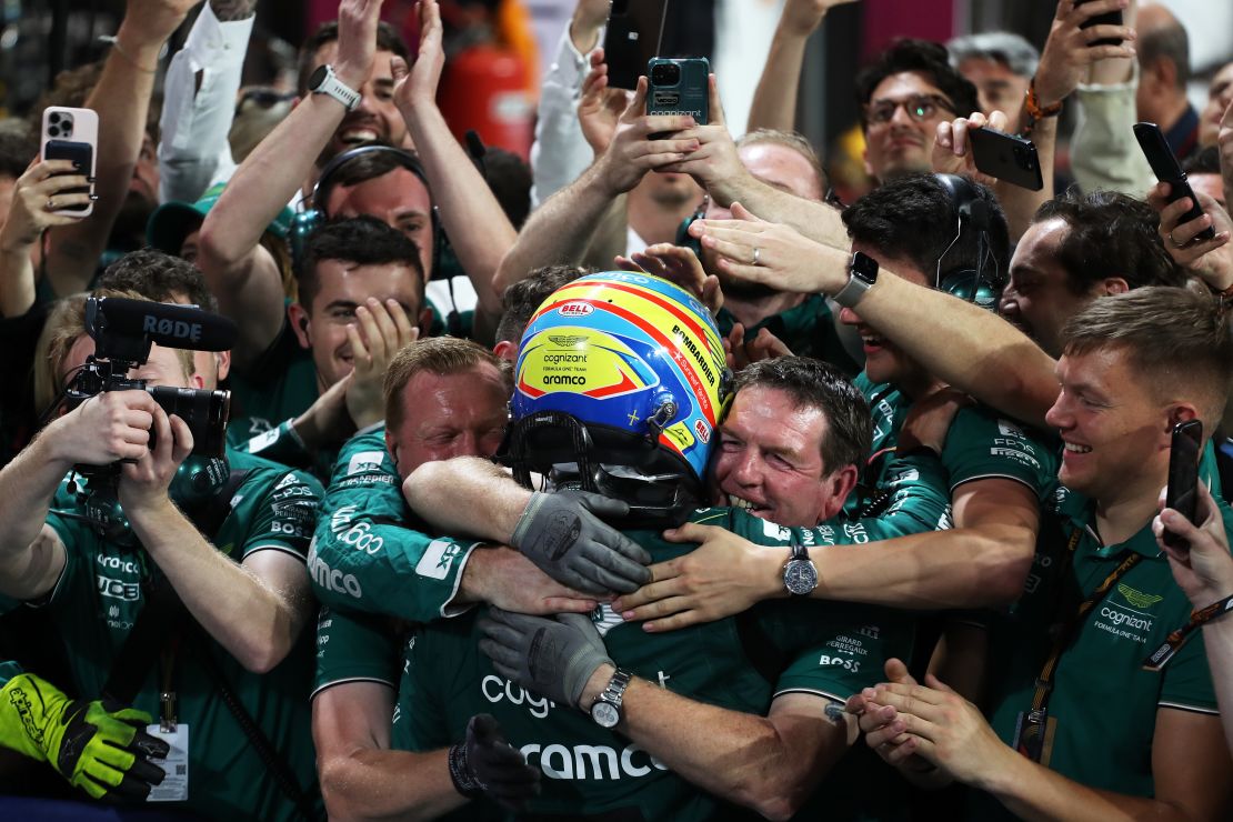 Alonso embraces with his Aston Martin team at the Jeddah Corniche Circuit.