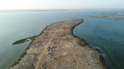 Остров Синия в емирството Umm al-Quwain в Обединените арабски емирства археолозите казват, че са открили най-стария град за перли в Персийския залив. 