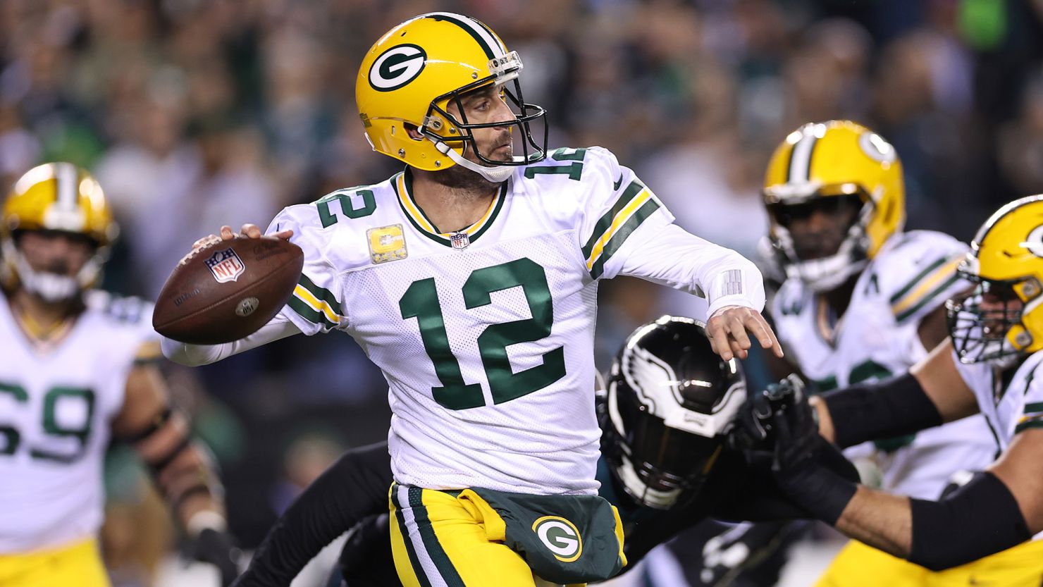 PHILADELPHIA, PENNSYLVANIA - NOVEMBER 27: Aaron Rodgers #12 of the Green Bay Packers throws a pass during the first quarter against the Philadelphia Eagles at Lincoln Financial Field on November 27, 2022 in Philadelphia, Pennsylvania. (Photo by Scott Taetsch/Getty Images)