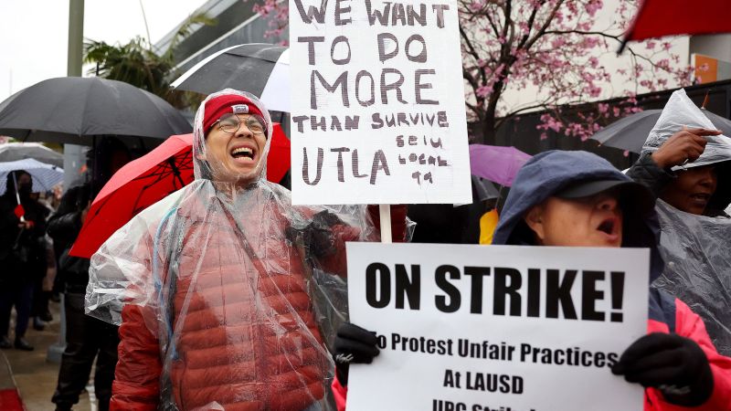 Classes remain halted for more than half a million Los Angeles students as school worker strike stretches into second day | CNN
