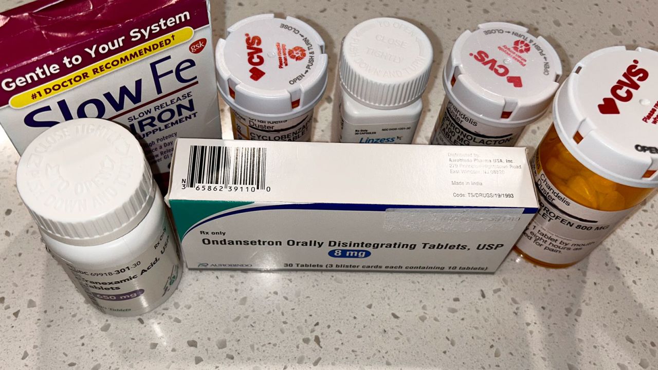 Antes de la cirugía para extirpar su útero, Duster tomaba múltiples medicamentos.
