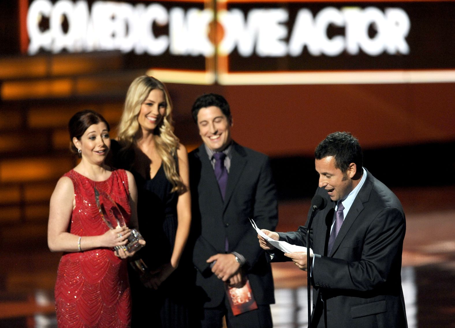 Sandler accepts the People's Choice Award for favorite comic movie actor in 2012.