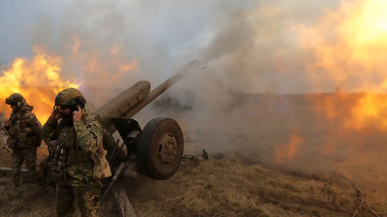 Ukrainian troops fire a D-30 howitzer at Russian positions near Bakhmut, where heavy fighting has taken place for weeks.