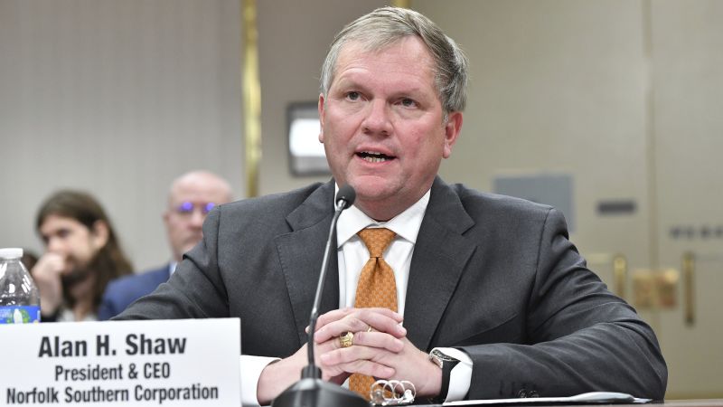NextImg:Lawmakers and union tell Norfolk Southern CEO that railroads' voluntary safety plans aren't enough | CNN Business