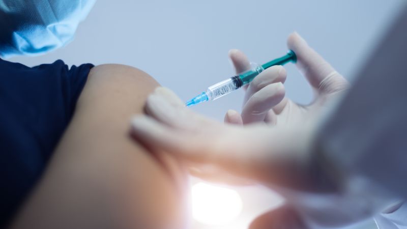 Pakar WHO meninjau saran vaksin Covid-19, dan mengatakan anak-anak dan remaja yang sehat semakin menipis