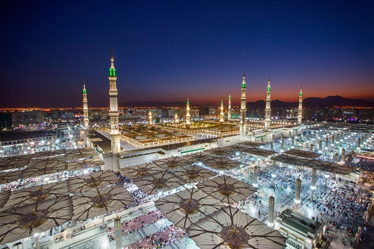 Медина что это. Медина Саудовская Аравия. Мадина Саудовской Аравии. Медина мечеть пророка. Масджид АН-Набави Медина Саудовская Аравия.