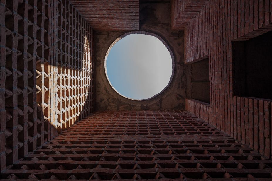 While distinctly modern in its minimalist style and form, the mosque uses terracotta brick as its principal material, drawing on a centuries-old Bengali architectural tradition. Using natural ventilation such as skylights and gaps in the brick walls to keep cool in the sweltering summer months, the mosque was recognized internationally for its innovative design and won the <a href="https://the.akdn/en/how-we-work/our-agencies/aga-khan-trust-culture/akaa/bait-ur-rouf-mosque" target="_blank" target="_blank">Aga Khan Award</a> in 2016.