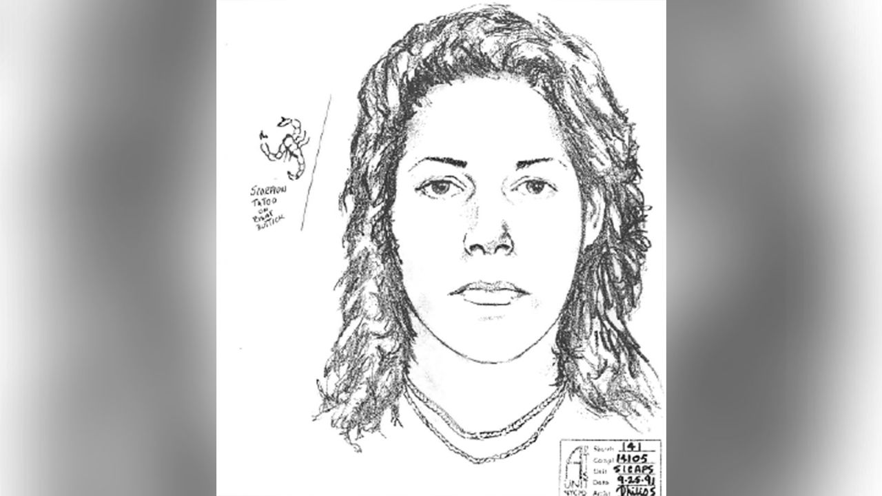 Un boceto policial de Christine Belusko, que no estaba identificada en el momento del incidente.  Su rasgo distintivo era un tatuaje de escorpión (izquierda) en su nalga derecha.