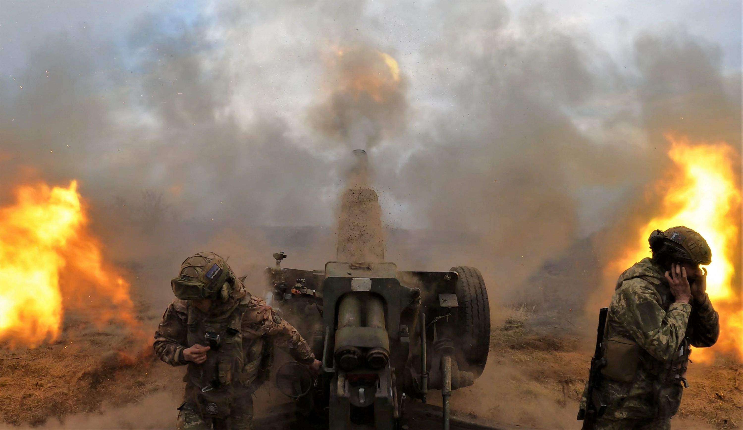 Ukrainian servicemen near Bakhmut.