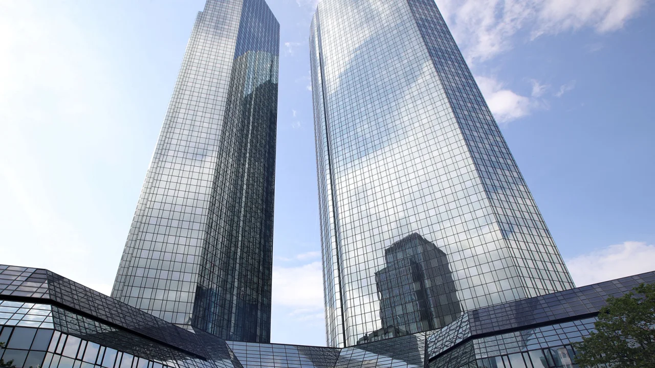 Đến lượt Deutsche Bank thổi bùng nỗi lo khủng hoảng ngân hàng