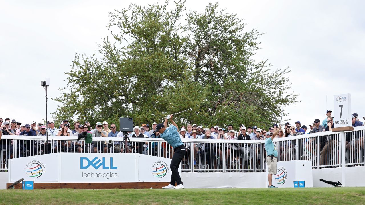 Thank you Jordan for hitting me': Jordan Spieth's ball hits two fans and  breaks a phone at Dell Match Play | CNN