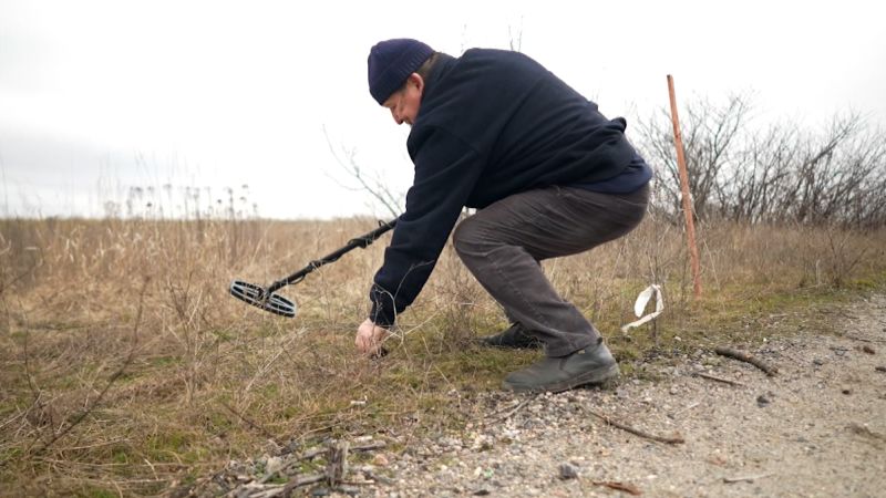 Ukrainian farmers use hands to dig out landmines meant to destroy tanks