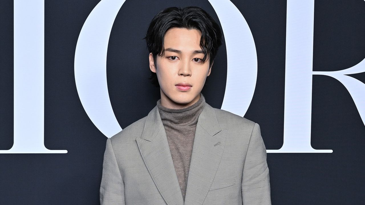 PARIS, FRANCE - JANUARY 20: (EDITORIAL USE ONLY - For Non-Editorial use please seek approval from Fashion House) Jimin from BTS attends the Dior Homme Menswear Fall-Winter 2023-2024 show as part of Paris Fashion Week  on January 20, 2023 in Paris, France. (Photo by Stephane Cardinale - Corbis/Corbis via Getty Images)