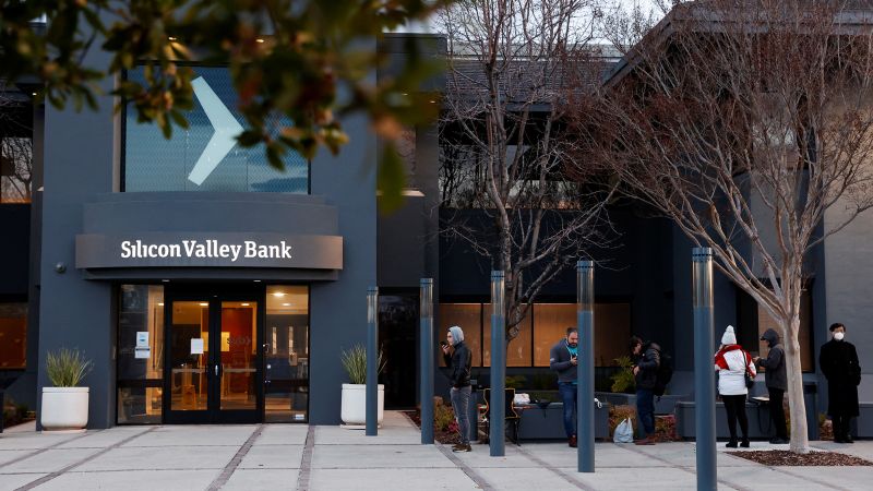 Read more about the article Small US banks see record drop in deposits after SVB collapse – CNN