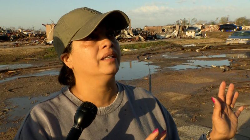 NextImg:Video: Woman says husband's quick-thinking saved them from tornado | CNN