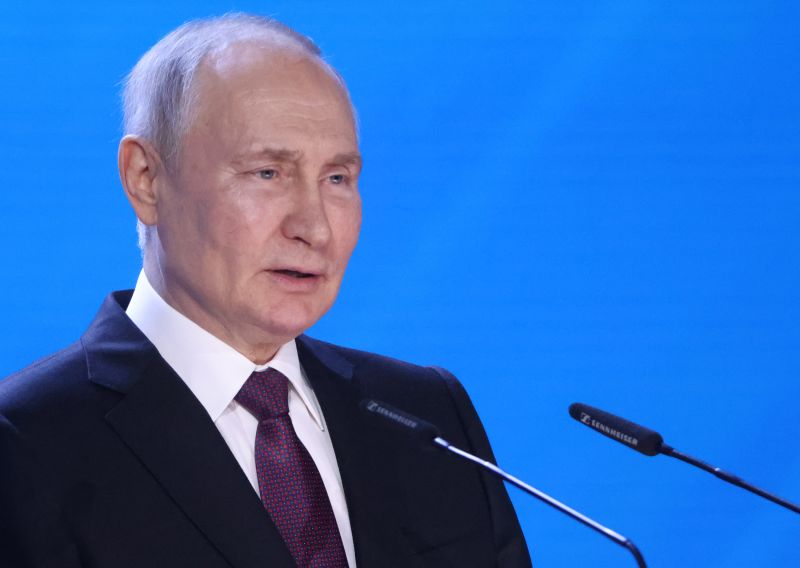 With Plan For Tactical Nukes In Belarus, Putin Is Scaring The World To ...