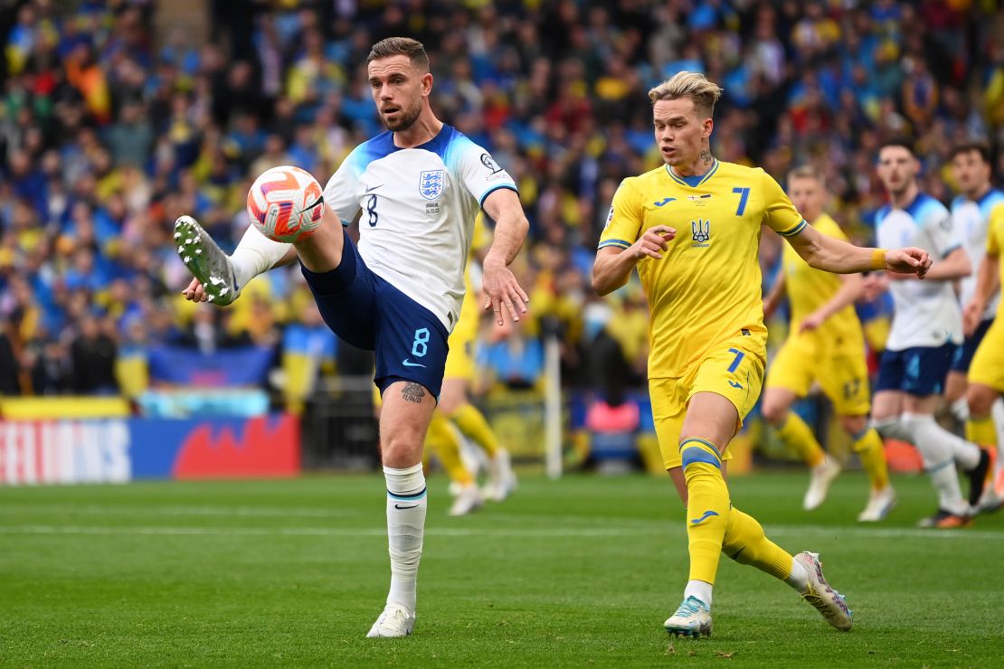 Jordan Henderson of England controls the ball whilst under pressure from Mykhailo Mudryk.