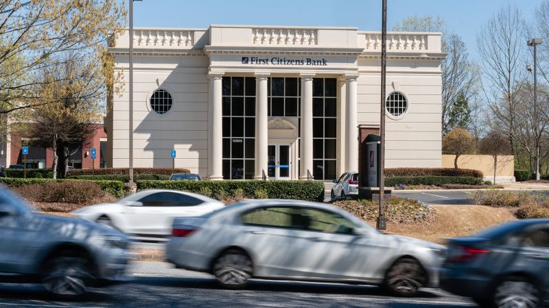 NextImg:Europe's banking stocks recover as SVB deal brings respite | CNN Business