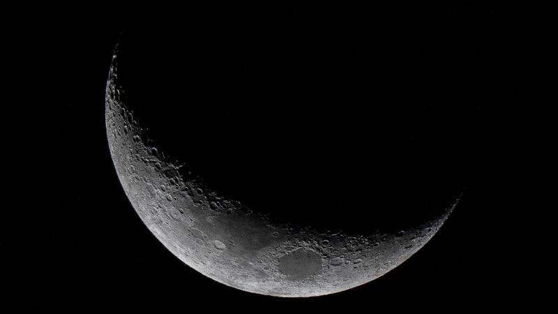 NextImg:Water is trapped in glass beads on the moon's surface, lunar samples show | CNN