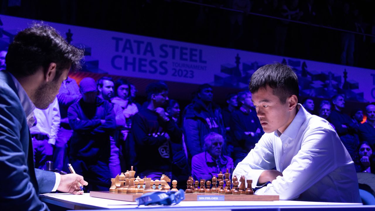 Ding (right) competes against Arjun Erigaisi during the fifth round of the Tata Steel Chess Tournament 2023.