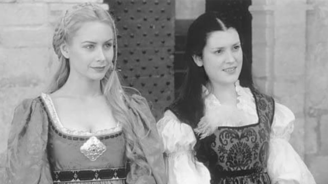 (From left) Megan Dodds and Melanie Lynskey in 1998's 'Ever After.'