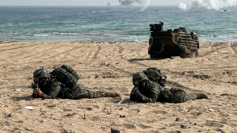 Video: Marines storm beach in US-South Korea amphibious invasion drill | CNN